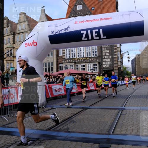 13.09.2026 - 21. swb-Marathon Bremen Tim E. http://msf.ph/oto/10318895 13.09.2026 10:58:05 Ziel 10078, 10460, 10559, 10565, 10707, 10728, 11136, 11153, 11245, 11532, 11568, 11824, 11856, 12222, 12228, 12231, 12264, 12427, 12551, 12555 meine-sportfotos.de