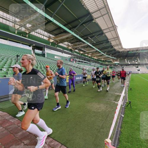 13.09.2026 - 21. swb-Marathon Bremen Michael Burmester http://msf.ph/oto/10318899 13.09.2026 13:17:21 Laufen im Stadion 134, 153, 231, 267, 271, 311, 404, 449, 588, 612, 653, 732, 753, 837, 990, 1057, 1185, 1312, 1424, 1425, 1465, 1539, 1790, 1813, 1825, 1844, 1868, 1987, 2056, 2067, 2096, 2259, 2351, 2357, 2358, 2363, 2381, 2389, 2419, 2532, 2550, 2562, 2579, 2586, 2601, 2647, 2655, 2664, 2678, 2698, 2778, 2797, 2799, 2821, 2846, 2880, 2893, 2974, 2984, 2996, 3104, 3133, 3146, 3180, 3195, 3210, 3213, 3314, 3331, 3337, 3366, 3387, 3421, 3431, 3476, 3479, 3501, 3506, 3512, 3537, 3548, 3633, 3654 meine-sportfotos.de