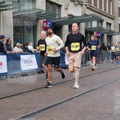 13.09.2026 - 21. swb-Marathon Bremen Strokosch-Dieckow http://msf.ph/oto/10318931 13.09.2026 10:58:11 Ziel 10249, 10530, 10878, 10879, 11004, 11030, 11120, 11131, 11152, 11189, 11202, 11384, 11403, 11420, 11455, 11686, 11750, 11906, 11952, 11953, 11955, 12092, 12180, 12237, 12320, 12499, 12505, 12518, 10078, 10249, 10494, 10543, 10559, 10565, 10604, 10673, 10728, 10750, 10798, 10826, 10828, 10903, 10914, 10931, 10932, 11120, 11136, 11295, 11332, 11388, 11420, 11752, 11824, 11856, 11863, 11884, 11952, 12017, 12386, 12387, 12427, 12441, 12482, 12551 meine-sportfotos.de