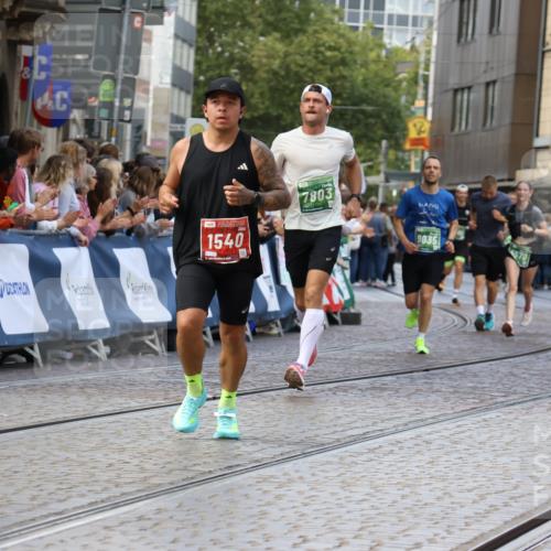 13.09.2026 - 21. swb-Marathon Bremen Strokosch-Dieckow http://msf.ph/oto/10318964 13.09.2026 13:07:30 Ziel 1540, 1863, 3118, 3794, 3973, 4808, 6053, 7636, 7876, 8980, 9708, 9927, 819, 2135, 4990, 5570, 5976, 7558, 7803, 8611, 8737, 9035, 9356 meine-sportfotos.de