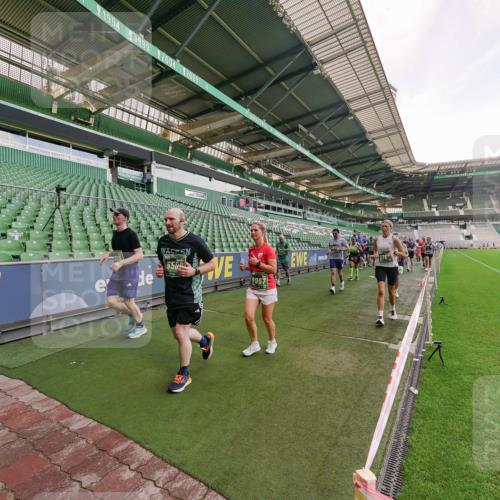 13.09.2026 - 21. swb-Marathon Bremen Michael Burmester http://msf.ph/oto/10318984 13.09.2026 13:17:30 Laufen im Stadion 134, 153, 231, 267, 271, 311, 404, 449, 588, 732, 753, 837, 990, 1057, 1185, 1312, 1424, 1425, 1465, 1539, 1790, 1813, 1825, 1844, 1868, 1987, 2056, 2067, 2096, 2123, 2259, 2351, 2357, 2358, 2363, 2381, 2389, 2419, 2532, 2550, 2562, 2579, 2586, 2601, 2647, 2655, 2664, 2698, 2778, 2797, 2799, 2821, 2846, 2849, 2880, 2893, 2974, 2984, 2996, 3104, 3133, 3146, 3180, 3195, 3210, 3213, 3314, 3337, 3366, 3387, 3421, 3431, 3476, 3479, 3501, 3506, 3537, 3548, 3633, 3654, 3740 meine-sportfotos.de