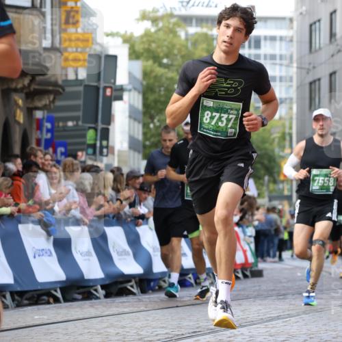 13.09.2026 - 21. swb-Marathon Bremen Strokosch-Dieckow http://msf.ph/oto/10319189 13.09.2026 13:07:39 Ziel 1863, 2706, 3043, 3118, 4743, 4808, 6053, 7636, 7876, 8060, 8098, 8980, 9927, 969, 4732, 4852, 7558, 8737, 9356 meine-sportfotos.de