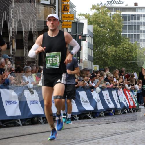 13.09.2026 - 21. swb-Marathon Bremen Strokosch-Dieckow http://msf.ph/oto/10319264 13.09.2026 13:07:42 Ziel 1863, 2706, 3043, 3118, 4743, 4808, 7636, 8060, 8098, 8467, 8980, 9927, 969, 4732, 4852, 7558, 9356, 13160 meine-sportfotos.de