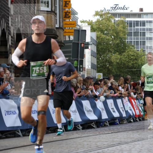 13.09.2026 - 21. swb-Marathon Bremen Strokosch-Dieckow http://msf.ph/oto/10319336 13.09.2026 13:07:42 Ziel 1863, 2706, 3043, 3118, 4743, 4808, 7636, 8060, 8098, 8467, 8980, 9927, 969, 4732, 4852, 7558, 9356, 13160 meine-sportfotos.de