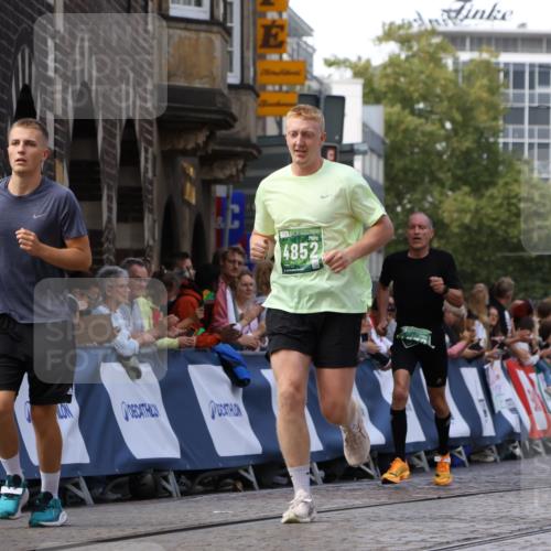 13.09.2026 - 21. swb-Marathon Bremen Strokosch-Dieckow http://msf.ph/oto/10319352 13.09.2026 13:07:44 Ziel 1863, 2706, 3043, 3118, 4743, 4808, 7803, 8060, 8098, 8467, 8980, 969, 4732, 4852, 13160 meine-sportfotos.de