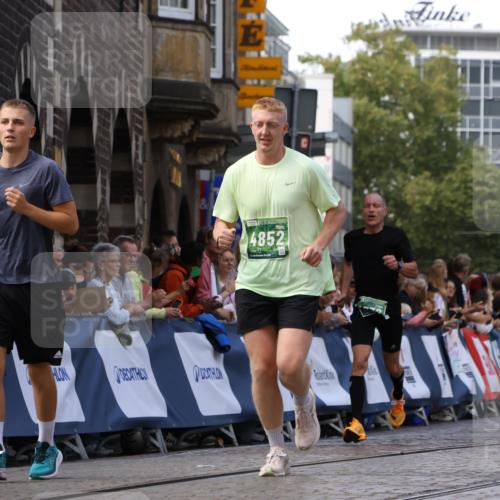 13.09.2026 - 21. swb-Marathon Bremen Strokosch-Dieckow http://msf.ph/oto/10319368 13.09.2026 13:07:44 Ziel 1863, 2706, 3043, 3118, 4743, 4808, 7803, 8060, 8098, 8467, 8980, 969, 4732, 4852, 13160 meine-sportfotos.de