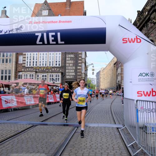 13.09.2026 - 21. swb-Marathon Bremen Tim E. http://msf.ph/oto/10319403 13.09.2026 10:58:20 Ziel 10078, 10494, 10543, 10559, 10565, 10604, 10673, 10826, 10828, 10903, 10914, 10931, 10932, 11136, 11295, 11332, 11752, 11824, 11863, 11884, 12441, 12482, 12551 meine-sportfotos.de