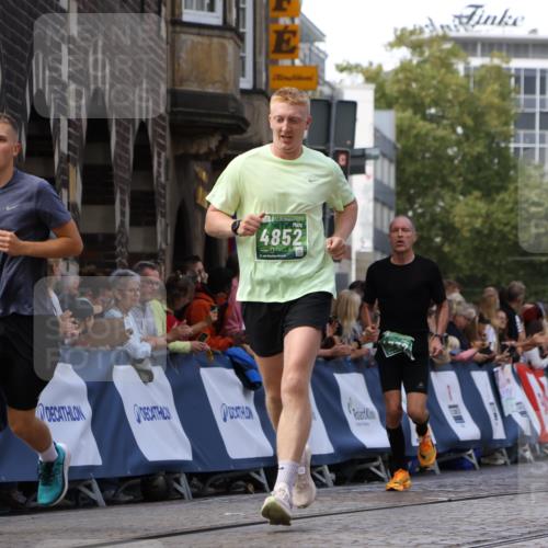 13.09.2026 - 21. swb-Marathon Bremen Strokosch-Dieckow http://msf.ph/oto/10319408 13.09.2026 13:07:44 Ziel 1863, 2706, 3043, 3118, 4743, 4808, 7803, 8060, 8098, 8467, 8980, 969, 4732, 4852, 13160 meine-sportfotos.de