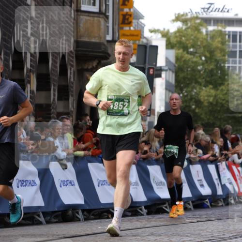 13.09.2026 - 21. swb-Marathon Bremen Strokosch-Dieckow http://msf.ph/oto/10319425 13.09.2026 13:07:44 Ziel 1863, 2706, 3043, 3118, 4743, 4808, 7803, 8060, 8098, 8467, 8980, 969, 4732, 4852, 13160 meine-sportfotos.de
