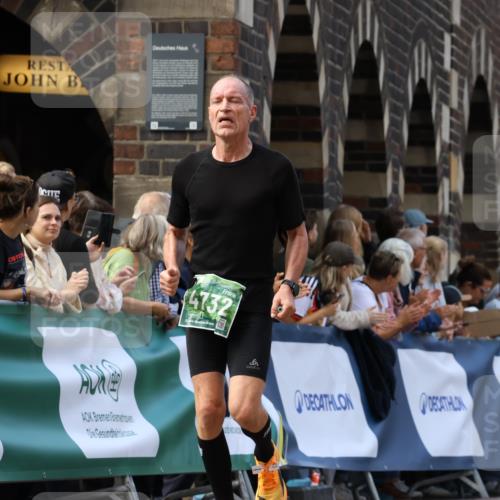 13.09.2026 - 21. swb-Marathon Bremen Strokosch-Dieckow http://msf.ph/oto/10319478 13.09.2026 13:07:47 Ziel 819, 2135, 2706, 3043, 3118, 4743, 4808, 7803, 8060, 8098, 8467, 4732, 6692, 13091, 13160 meine-sportfotos.de