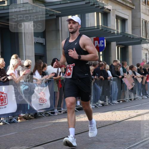 13.09.2026 - 21. swb-Marathon Bremen Strokosch-Dieckow http://msf.ph/oto/10319488 13.09.2026 13:17:32 Ziel 771, 948, 1297, 1631, 1797, 2001, 2125, 2234, 2634, 2812, 3051, 3192, 3760, 4286, 4374, 4498, 4499, 4620, 5530, 5817, 5935, 6290, 8805, 8869, 9400, 9505, 9595, 9596, 9837, 13041, 13107, 560, 842, 2008, 3148, 4171, 4805, 5041, 5550, 6095, 6734, 6759, 6803, 7901, 8100, 8250, 8253, 8446, 8532, 8714, 9075 meine-sportfotos.de