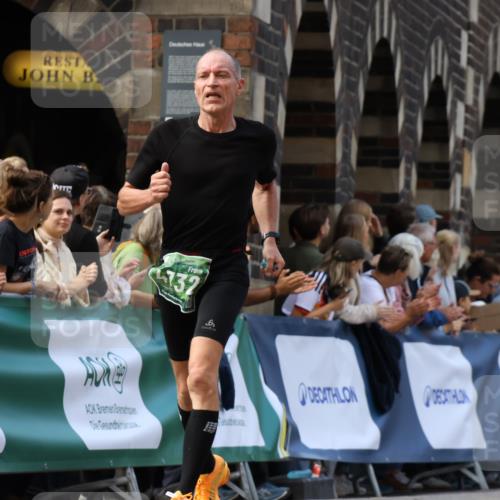 13.09.2026 - 21. swb-Marathon Bremen Strokosch-Dieckow http://msf.ph/oto/10319511 13.09.2026 13:07:47 Ziel 819, 2135, 2706, 3043, 3118, 4743, 4808, 7803, 8060, 8098, 8467, 4732, 6692, 13091, 13160 meine-sportfotos.de