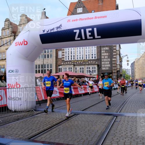 13.09.2026 - 21. swb-Marathon Bremen Tim E. http://msf.ph/oto/10319550 13.09.2026 10:58:23 Ziel 10494, 10543, 10559, 10604, 10673, 10750, 10798, 10826, 10828, 10903, 10914, 10931, 10932, 11136, 11295, 11332, 11388, 11752, 11863, 11884, 12017, 12386, 12387, 12441, 12482, 12551 meine-sportfotos.de