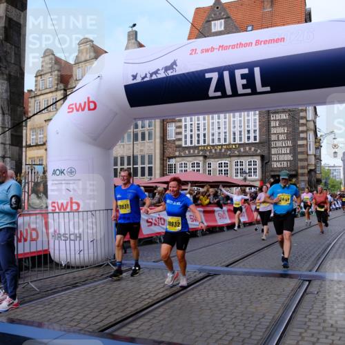 13.09.2026 - 21. swb-Marathon Bremen Tim E. http://msf.ph/oto/10319578 13.09.2026 10:58:23 Ziel 10494, 10543, 10559, 10604, 10673, 10750, 10798, 10826, 10828, 10903, 10914, 10931, 10932, 11136, 11295, 11332, 11388, 11752, 11863, 11884, 12017, 12386, 12387, 12441, 12482, 12551 meine-sportfotos.de