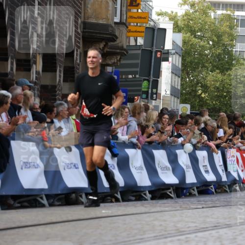 13.09.2026 - 21. swb-Marathon Bremen Strokosch-Dieckow http://msf.ph/oto/10319585 13.09.2026 13:07:55 Ziel 819, 2135, 2706, 4990, 5570, 5976, 7558, 7803, 8060, 8098, 8467, 8611, 8737, 9035, 9356, 2098, 2266, 2844, 6692, 13091, 13160 meine-sportfotos.de