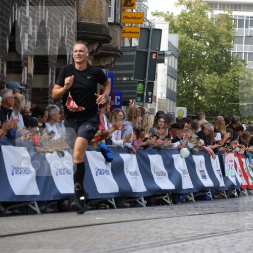 13.09.2026 - 21. swb-Marathon Bremen Strokosch-Dieckow http://msf.ph/oto/10319619 13.09.2026 13:07:55 Ziel 819, 2135, 2706, 4990, 5570, 5976, 7558, 7803, 8060, 8098, 8467, 8611, 8737, 9035, 9356, 2098, 2266, 2844, 6692, 13091, 13160 meine-sportfotos.de