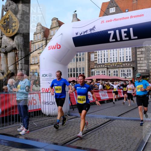 13.09.2026 - 21. swb-Marathon Bremen Tim E. http://msf.ph/oto/10319624 13.09.2026 10:58:24 Ziel 10249, 10494, 10543, 10559, 10604, 10673, 10750, 10798, 10826, 10828, 10903, 10914, 10931, 10932, 11120, 11136, 11295, 11332, 11388, 11420, 11752, 11863, 11884, 11952, 12017, 12386, 12387, 12441, 12482, 12551 meine-sportfotos.de