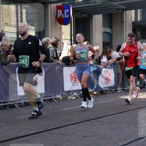 13.09.2026 - 21. swb-Marathon Bremen Strokosch-Dieckow http://msf.ph/oto/10319741 13.09.2026 13:17:39 Ziel 948, 1631, 1797, 1872, 2001, 2125, 2260, 2634, 2671, 3051, 3192, 3241, 3514, 3634, 4131, 4286, 4374, 4733, 5292, 5530, 5695, 5817, 5935, 5948, 6290, 6448, 8094, 8805, 8869, 8943, 8944, 9595, 9596, 9837, 13041, 560, 771, 842, 1297, 2008, 2125, 2234, 2812, 3148, 3760, 4171, 4498, 4499, 4620, 5041, 5550, 5817, 6095, 6734, 6803, 7901, 8100, 8250, 8253, 8446, 8532, 8714, 9075, 9400, 9505, 13107 meine-sportfotos.de