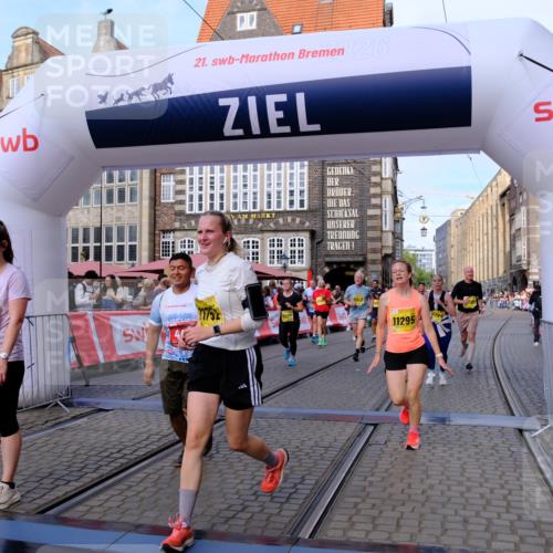 13.09.2026 - 21. swb-Marathon Bremen Tim E. http://msf.ph/oto/10319806 13.09.2026 10:58:28 Ziel 10249, 10494, 10530, 10543, 10604, 10673, 10750, 10798, 10826, 10828, 10903, 10914, 10931, 10932, 11120, 11131, 11202, 11295, 11388, 11420, 11752, 11884, 11906, 11952, 12017, 12386, 12387, 12441, 12482 meine-sportfotos.de