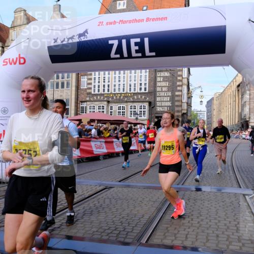 13.09.2026 - 21. swb-Marathon Bremen Tim E. http://msf.ph/oto/10319863 13.09.2026 10:58:29 Ziel 10249, 10494, 10530, 10543, 10604, 10673, 10750, 10798, 10826, 10828, 10903, 10914, 10931, 10932, 11120, 11131, 11202, 11295, 11388, 11420, 11752, 11884, 11906, 11952, 12017, 12092, 12386, 12387, 12441, 12482 meine-sportfotos.de