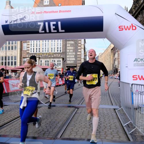 13.09.2026 - 21. swb-Marathon Bremen Tim E. http://msf.ph/oto/10319967 13.09.2026 10:58:31 Ziel 10249, 10494, 10530, 10543, 10604, 10673, 10750, 10798, 10826, 10828, 10903, 10914, 10931, 10932, 11120, 11131, 11202, 11295, 11388, 11403, 11420, 11750, 11752, 11884, 11906, 11952, 12017, 12092, 12386, 12387, 12441, 12482 meine-sportfotos.de