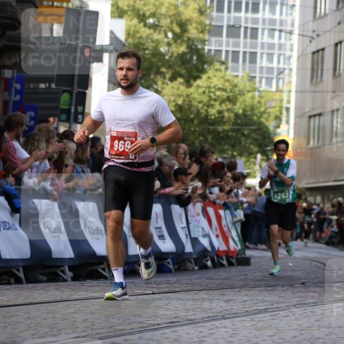 13.09.2026 - 21. swb-Marathon Bremen Strokosch-Dieckow http://msf.ph/oto/10320012 13.09.2026 13:08:08 Ziel 969, 4732, 4852, 4990, 5570, 5976, 7558, 8611, 8737, 9035, 9356, 13160, 678, 1335, 1696, 2098, 2266, 3808, 4247, 5594, 8655, 9582 meine-sportfotos.de