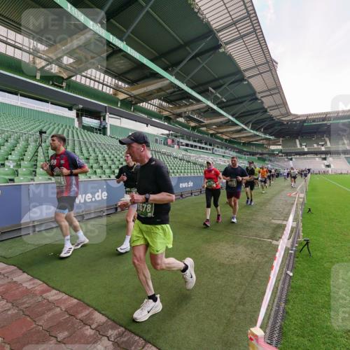 13.09.2026 - 21. swb-Marathon Bremen Michael Burmester http://msf.ph/oto/10320018 13.09.2026 13:19:15 Laufen im Stadion 333, 404, 464, 486, 512, 546, 732, 753, 837, 921, 938, 1066, 1156, 1431, 1506, 1765, 1844, 1868, 1916, 2028, 2056, 2123, 2137, 2224, 2240, 2294, 2315, 2357, 2358, 2453, 2557, 2563, 2614, 2622, 2626, 2689, 2702, 2703, 2722, 2756, 2786, 2843, 2845, 2849, 2857, 2879, 2880, 2893, 2944, 2983, 2999, 3031, 3046, 3059, 3072, 3096, 3100, 3116, 3146, 3189, 3198, 3210, 3243, 3263, 3285, 3287, 3315, 3476, 3537, 3619, 3633, 3654, 3740, 3879, 4478 meine-sportfotos.de