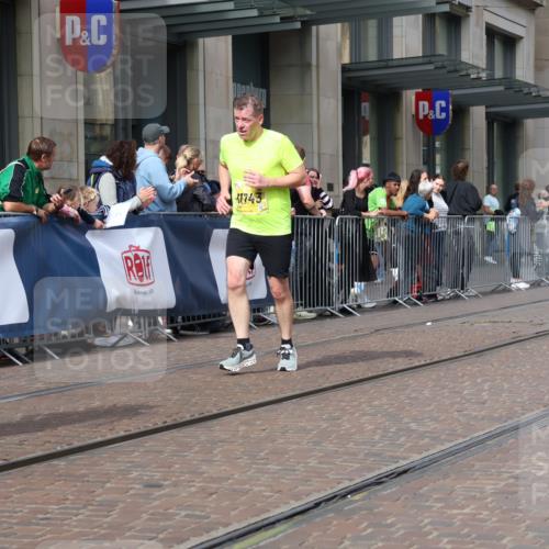 13.09.2026 - 21. swb-Marathon Bremen Strokosch-Dieckow http://msf.ph/oto/10320089 13.09.2026 10:58:33 Ziel 10254, 10383, 10427, 10477, 10485, 10787, 10794, 10832, 10843, 10948, 11030, 11034, 11228, 11267, 11278, 11488, 11602, 11743, 12015, 12127, 12130, 12131, 12176, 12271, 12414, 10249, 10530, 10750, 10798, 10878, 10879, 11004, 11120, 11131, 11152, 11189, 11202, 11384, 11388, 11403, 11420, 11455, 11686, 11750, 11906, 11952, 11953, 11955, 12017, 12092, 12180, 12237, 12320, 12386, 12387, 12499, 12505, 12518 meine-sportfotos.de