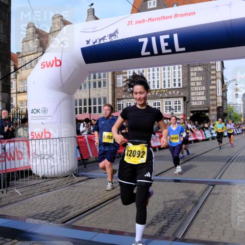13.09.2026 - 21. swb-Marathon Bremen Tim E. http://msf.ph/oto/10320315 13.09.2026 10:58:38 Ziel 10249, 10494, 10530, 10673, 10750, 10798, 11004, 11120, 11131, 11152, 11202, 11295, 11384, 11388, 11403, 11420, 11455, 11686, 11750, 11752, 11884, 11906, 11952, 11953, 12017, 12092, 12386, 12387, 12482, 12518 meine-sportfotos.de