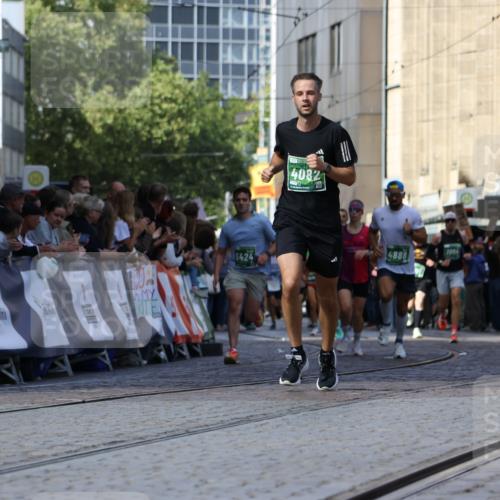 13.09.2026 - 21. swb-Marathon Bremen Strokosch-Dieckow http://msf.ph/oto/10320328 13.09.2026 13:08:23 Ziel 2098, 2266, 2844, 6692, 13091, 13160, 339, 715, 4082, 4888, 5424, 7064, 9084 meine-sportfotos.de