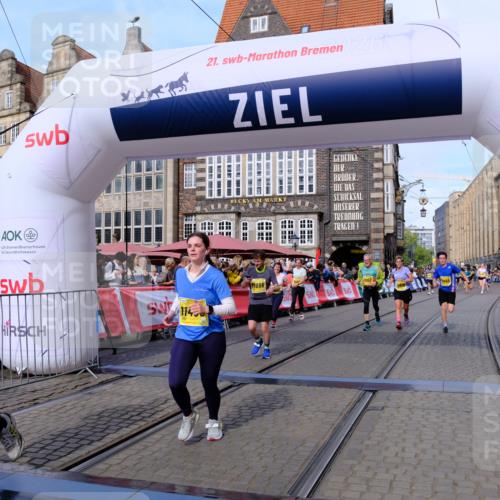 13.09.2026 - 21. swb-Marathon Bremen Tim E. http://msf.ph/oto/10320358 13.09.2026 10:58:39 Ziel 10249, 10494, 10530, 10750, 10798, 11004, 11120, 11131, 11152, 11202, 11295, 11384, 11388, 11403, 11420, 11455, 11686, 11750, 11752, 11906, 11952, 11953, 12017, 12092, 12180, 12386, 12387, 12518 meine-sportfotos.de