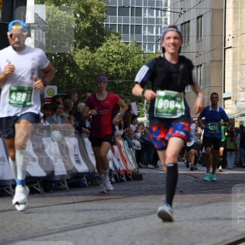13.09.2026 - 21. swb-Marathon Bremen Strokosch-Dieckow http://msf.ph/oto/10320478 13.09.2026 13:08:28 Ziel 2098, 2266, 2844, 3808, 4247, 5594, 6692, 13091, 13160, 715, 3276, 4033, 4888, 5377, 6842, 7064, 7121, 9084 meine-sportfotos.de