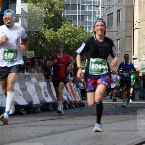 13.09.2026 - 21. swb-Marathon Bremen Strokosch-Dieckow http://msf.ph/oto/10320496 13.09.2026 13:08:28 Ziel 2098, 2266, 2844, 3808, 4247, 5594, 6692, 13091, 13160, 715, 3276, 4033, 4888, 5377, 6842, 7064, 7121, 9084 meine-sportfotos.de