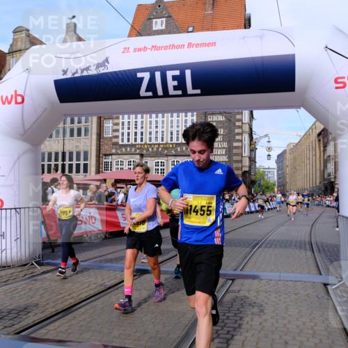 13.09.2026 - 21. swb-Marathon Bremen Tim E. http://msf.ph/oto/10320531 13.09.2026 10:58:42 Ziel 10249, 10530, 10750, 10798, 10878, 10879, 11004, 11120, 11131, 11152, 11202, 11384, 11388, 11403, 11420, 11455, 11686, 11750, 11906, 11952, 11953, 12017, 12092, 12180, 12386, 12387, 12499, 12518 meine-sportfotos.de