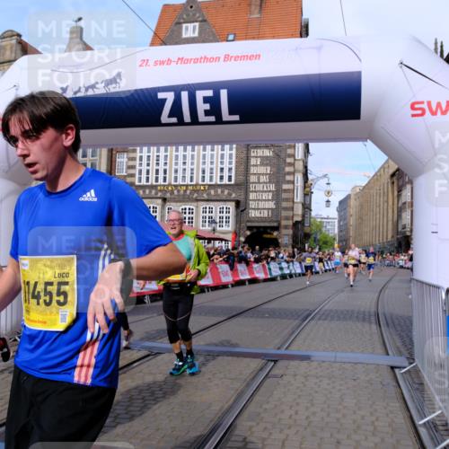 13.09.2026 - 21. swb-Marathon Bremen Tim E. http://msf.ph/oto/10320572 13.09.2026 10:58:42 Ziel 10249, 10530, 10750, 10798, 10878, 10879, 11004, 11120, 11131, 11152, 11202, 11384, 11388, 11403, 11420, 11455, 11686, 11750, 11906, 11952, 11953, 12017, 12092, 12180, 12386, 12387, 12499, 12518 meine-sportfotos.de
