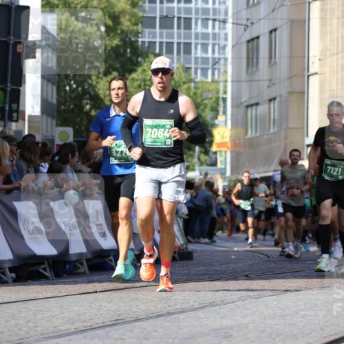 13.09.2026 - 21. swb-Marathon Bremen Strokosch-Dieckow http://msf.ph/oto/10320657 13.09.2026 13:08:34 Ziel 678, 1335, 1696, 2098, 2266, 2844, 3808, 4247, 5594, 8655, 9582, 715, 3110, 3276, 4033, 5377, 6842, 7064, 7121, 8555, 9240, 9411, 9702 meine-sportfotos.de