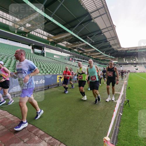 13.09.2026 - 21. swb-Marathon Bremen Michael Burmester http://msf.ph/oto/10320707 13.09.2026 13:20:26 Laufen im Stadion 333, 464, 512, 620, 704, 938, 1066, 1129, 1156, 1158, 1409, 1439, 1446, 1506, 1676, 1697, 1756, 1808, 1815, 1846, 1916, 2010, 2028, 2064, 2139, 2201, 2240, 2258, 2278, 2315, 2349, 2394, 2395, 2414, 2417, 2437, 2501, 2519, 2533, 2557, 2563, 2588, 2626, 2689, 2694, 2695, 2702, 2703, 2722, 2736, 2756, 2793, 2843, 2845, 2886, 2983, 3004, 3010, 3017, 3018, 3031, 3035, 3036, 3037, 3046, 3059, 3070, 3072, 3074, 3102, 3116, 3139, 3189, 3198, 3243, 3263, 3264, 3310, 3315 meine-sportfotos.de