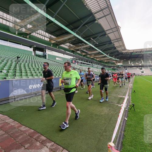 13.09.2026 - 21. swb-Marathon Bremen Michael Burmester http://msf.ph/oto/10320776 13.09.2026 13:20:31 Laufen im Stadion 333, 464, 512, 620, 704, 782, 938, 1066, 1129, 1156, 1158, 1316, 1409, 1439, 1446, 1676, 1697, 1756, 1808, 1815, 1846, 1916, 2010, 2028, 2064, 2139, 2201, 2240, 2258, 2278, 2315, 2349, 2394, 2395, 2414, 2417, 2437, 2501, 2519, 2533, 2563, 2588, 2626, 2689, 2694, 2695, 2702, 2703, 2722, 2736, 2756, 2793, 2843, 2886, 2983, 3004, 3010, 3017, 3018, 3031, 3035, 3036, 3037, 3046, 3059, 3070, 3074, 3102, 3116, 3139, 3144, 3189, 3198, 3243, 3263, 3264, 3310, 3315 meine-sportfotos.de