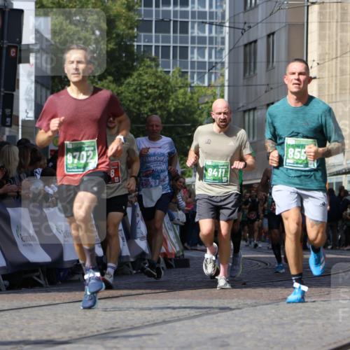 13.09.2026 - 21. swb-Marathon Bremen Strokosch-Dieckow http://msf.ph/oto/10320855 13.09.2026 13:08:40 Ziel 339, 678, 1335, 1696, 2098, 2266, 3808, 4082, 4247, 5424, 5594, 8655, 9582, 3110, 3330, 4033, 5377, 5517, 5696, 6906, 8555, 9240, 9411, 9702, 9867, 9906, 9911 meine-sportfotos.de