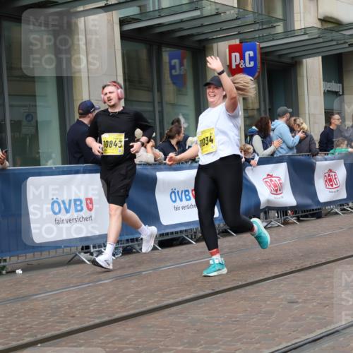 13.09.2026 - 21. swb-Marathon Bremen Strokosch-Dieckow http://msf.ph/oto/10320875 13.09.2026 10:58:53 Ziel 10383, 10415, 10427, 10477, 10492, 10668, 10843, 11034, 11086, 11125, 11301, 11302, 11500, 11602, 11913, 12015, 12118, 12127, 12131, 12200, 12267, 12271, 12297, 12537, 12541, 10254, 10485, 10787, 10794, 10832, 10878, 10948, 11030, 11189, 11228, 11267, 11278, 11488, 11743, 11955, 12130, 12176, 12237, 12320, 12414, 12499, 12505 meine-sportfotos.de