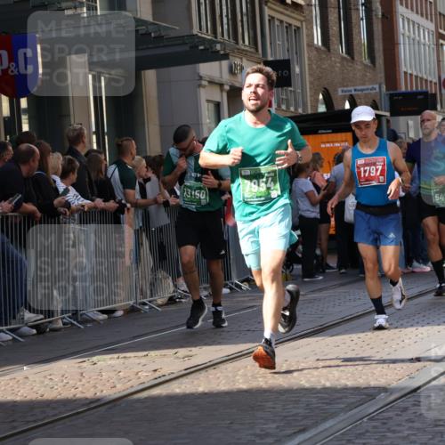 13.09.2026 - 21. swb-Marathon Bremen Strokosch-Dieckow http://msf.ph/oto/10320902 13.09.2026 13:18:00 Ziel 1146, 1419, 1872, 2055, 2260, 2671, 3241, 3458, 3514, 3634, 4131, 5292, 5307, 5460, 5695, 6152, 6293, 6294, 6818, 7491, 7954, 8094, 8943, 8944, 9134, 9609, 10065, 13150, 771, 948, 1297, 1631, 1797, 2001, 2125, 2634, 2812, 3051, 3192, 4286, 4374, 4498, 4499, 4620, 4733, 5530, 5817, 5935, 5948, 6290, 6448, 8805, 8869, 9505, 9595, 9596, 9837, 13041, 13107 meine-sportfotos.de