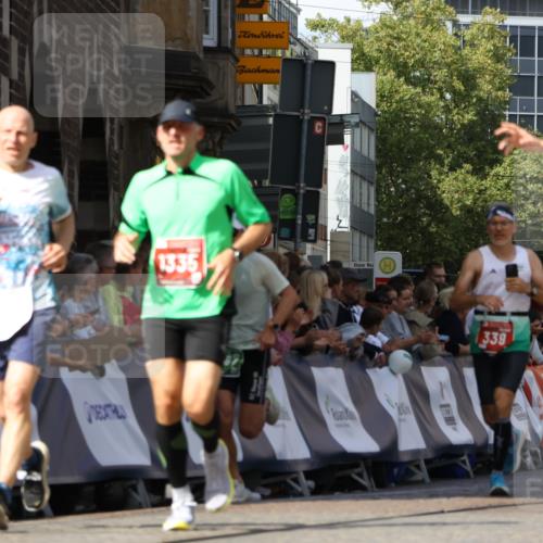 13.09.2026 - 21. swb-Marathon Bremen Strokosch-Dieckow http://msf.ph/oto/10321074 13.09.2026 13:08:45 Ziel 339, 678, 1335, 1696, 3808, 4082, 4247, 4888, 5424, 5594, 8655, 9084, 9582, 1925, 3110, 3330, 4384, 5517, 5636, 5696, 6906, 9240, 9867, 9906, 9911 meine-sportfotos.de