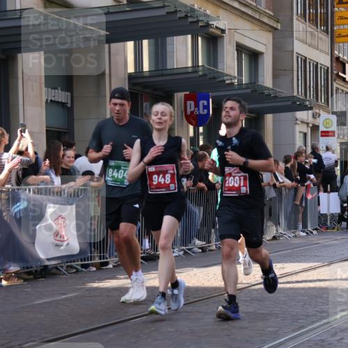 13.09.2026 - 21. swb-Marathon Bremen Strokosch-Dieckow http://msf.ph/oto/10321160 13.09.2026 13:18:07 Ziel 465, 1146, 1419, 2055, 3458, 4413, 5307, 5460, 6293, 6294, 6818, 7245, 7491, 7731, 7954, 8404, 8540, 8872, 9019, 9134, 9275, 10065, 13150, 948, 1631, 1797, 1872, 2001, 2260, 2634, 2671, 3051, 3192, 3241, 3458, 3514, 3634, 4131, 4286, 4374, 4733, 5292, 5530, 5695, 5935, 5948, 6152, 6290, 6448, 8094, 8805, 8869, 8943, 8944, 9134, 9595, 9596, 9609, 9837, 13041 meine-sportfotos.de