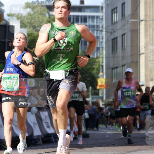 13.09.2026 - 21. swb-Marathon Bremen Strokosch-Dieckow http://msf.ph/oto/10321303 13.09.2026 13:08:51 Ziel 339, 678, 715, 1335, 1696, 3276, 4082, 4888, 5424, 6842, 7064, 7121, 8655, 9084, 9582, 1925, 2287, 4384, 5517, 5636, 5696, 6906, 7262, 8120, 9911 meine-sportfotos.de