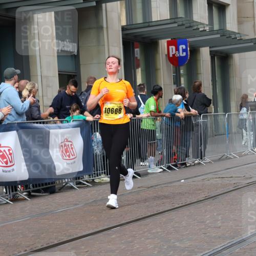 13.09.2026 - 21. swb-Marathon Bremen Strokosch-Dieckow http://msf.ph/oto/10321304 13.09.2026 10:59:01 Ziel 10377, 10415, 10492, 10668, 10745, 10922, 11086, 11125, 11151, 11207, 11301, 11302, 11500, 11519, 11873, 11913, 12118, 12200, 12267, 12295, 12537, 12541, 10254, 10383, 10427, 10477, 10485, 10787, 10794, 10832, 10843, 10948, 11034, 11228, 11267, 11278, 11488, 11602, 11743, 12015, 12127, 12130, 12131, 12176, 12271, 12297, 12414 meine-sportfotos.de