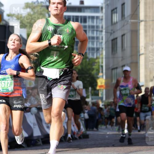 13.09.2026 - 21. swb-Marathon Bremen Strokosch-Dieckow http://msf.ph/oto/10321316 13.09.2026 13:08:51 Ziel 339, 678, 715, 1335, 1696, 3276, 4082, 4888, 5424, 6842, 7064, 7121, 8655, 9084, 9582, 1925, 2287, 4384, 5517, 5636, 5696, 6906, 7262, 8120, 9911 meine-sportfotos.de