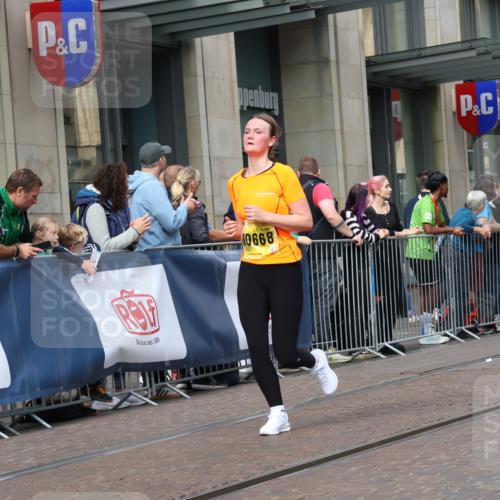 13.09.2026 - 21. swb-Marathon Bremen Strokosch-Dieckow http://msf.ph/oto/10321323 13.09.2026 10:59:01 Ziel 10377, 10415, 10492, 10668, 10745, 10922, 11086, 11125, 11151, 11207, 11301, 11302, 11500, 11519, 11873, 11913, 12118, 12200, 12267, 12295, 12537, 12541, 10254, 10383, 10427, 10477, 10485, 10787, 10794, 10832, 10843, 10948, 11034, 11228, 11267, 11278, 11488, 11602, 11743, 12015, 12127, 12130, 12131, 12176, 12271, 12297, 12414 meine-sportfotos.de