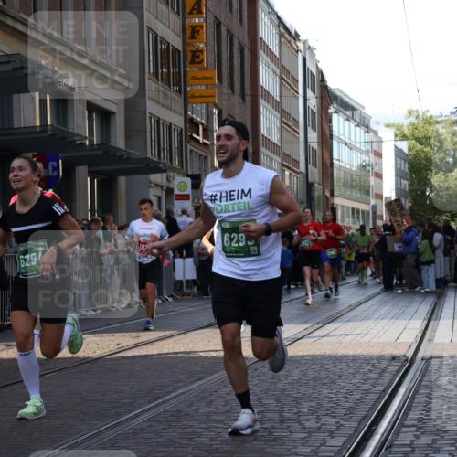 13.09.2026 - 21. swb-Marathon Bremen Strokosch-Dieckow http://msf.ph/oto/10321388 13.09.2026 13:18:13 Ziel 465, 1146, 1419, 2055, 2324, 2948, 3631, 4120, 4413, 4642, 5307, 5460, 5867, 6293, 6294, 6787, 6818, 7245, 7491, 7731, 7954, 8404, 8540, 8743, 8872, 9019, 9275, 9327, 9833, 13150, 948, 1631, 1797, 1872, 2001, 2260, 2634, 2671, 3241, 3458, 3514, 3634, 4131, 4733, 5292, 5695, 5935, 5948, 6152, 6290, 6448, 7954, 8094, 8805, 8869, 8943, 8944, 9134, 9595, 9596, 9609, 9837, 10065, 13041 meine-sportfotos.de
