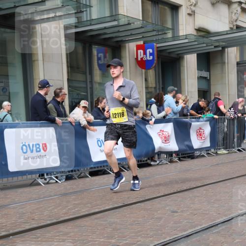 13.09.2026 - 21. swb-Marathon Bremen Strokosch-Dieckow http://msf.ph/oto/10321453 13.09.2026 10:59:07 Ziel 10147, 10377, 10492, 10745, 10922, 11086, 11125, 11151, 11207, 11301, 11302, 11500, 11519, 11594, 11873, 12118, 12267, 12295, 12481, 12537, 12541, 10254, 10383, 10415, 10427, 10477, 10485, 10668, 10787, 10794, 10832, 10843, 10948, 11034, 11267, 11278, 11602, 11913, 12015, 12127, 12130, 12131, 12176, 12200, 12271, 12297, 12414 meine-sportfotos.de