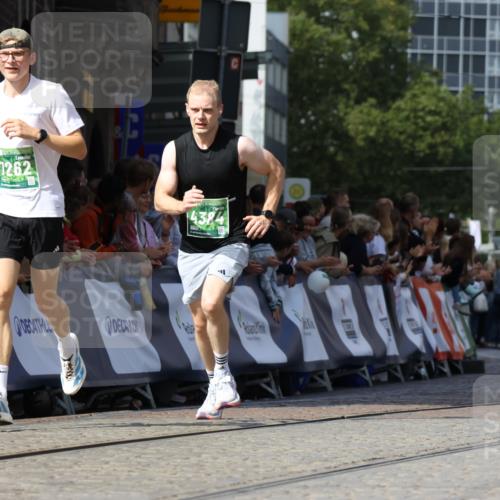 13.09.2026 - 21. swb-Marathon Bremen Strokosch-Dieckow http://msf.ph/oto/10321479 13.09.2026 13:08:58 Ziel 715, 3110, 3276, 4033, 4082, 4888, 5377, 5424, 6842, 7064, 7121, 8555, 9084, 9240, 9411, 9702, 2287, 2291, 2909, 4384, 4898, 5383, 7262, 8120, 8830, 10044 meine-sportfotos.de